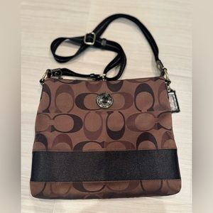 Coach - File Crossover Bag in Signature Cloth (Gold/Brown)